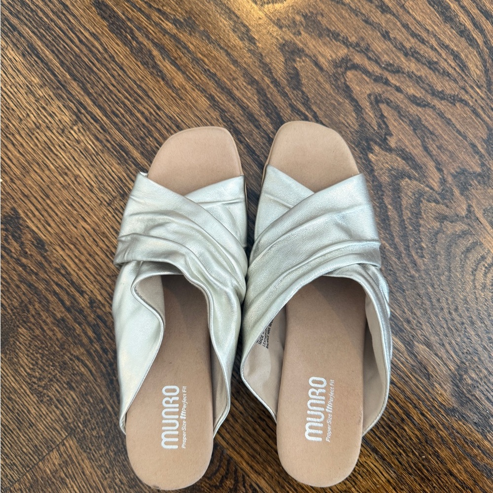 MUNRO Lee Slide Sandal - Metallic Sz 8N